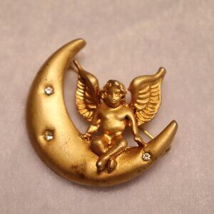 Brooch Women's Gold Tone Half Moon with a Angel sitting on it